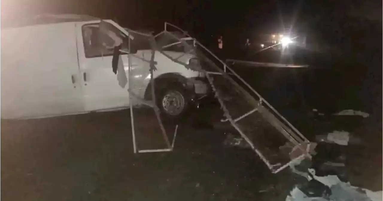 Autobús choca contra camioneta en Veracruz; hay 1 muerto y 10 heridos de gravedad