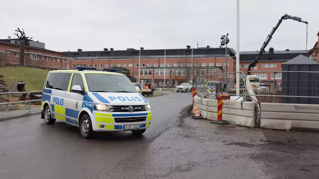 Polisen: En person anhållen efter fritagningen vid Vrinnevisjukhuset - P4 Östergötland