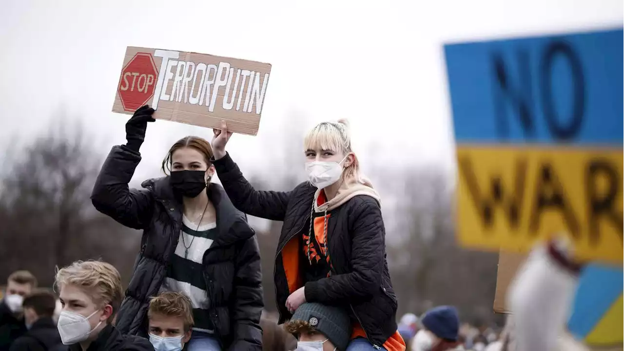 Ein Jahr Überfall auf die Ukraine: Berliner Schüler rufen zum „Friedenszug“ in Mitte auf