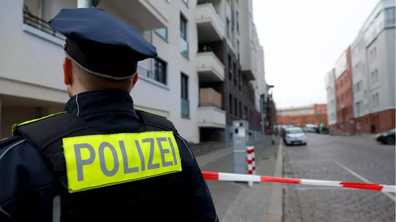 Polizei in Berlin-Friedrichshain im Großeinsatz: Amokalarm im Jobcenter – „bisher nichts gefunden“