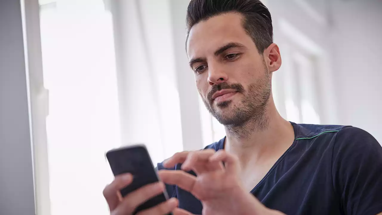 Chess App Allows Man To Waste Time On Phone But In Smart Way