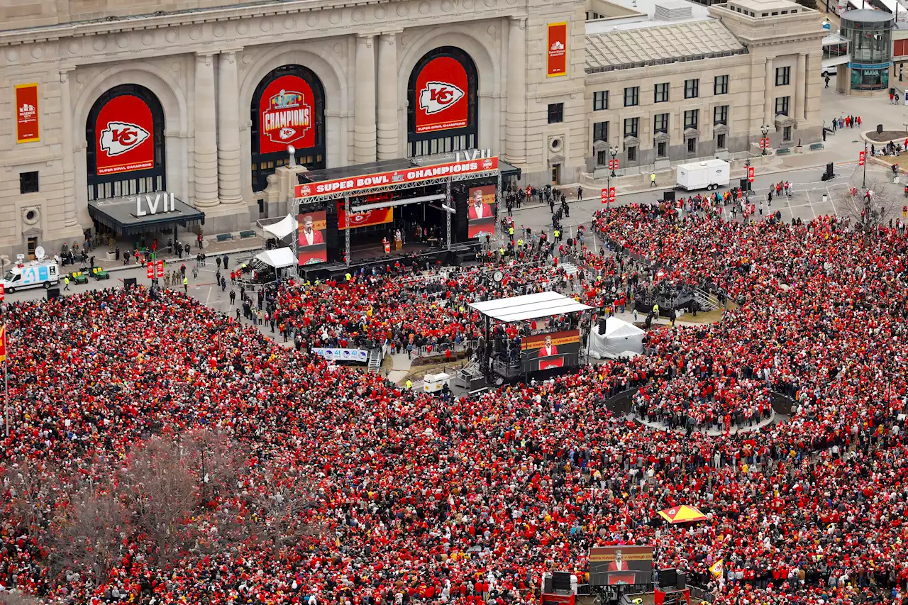 Kansas City celebra a sus Chiefs tras ganar el Super Bowl 2023