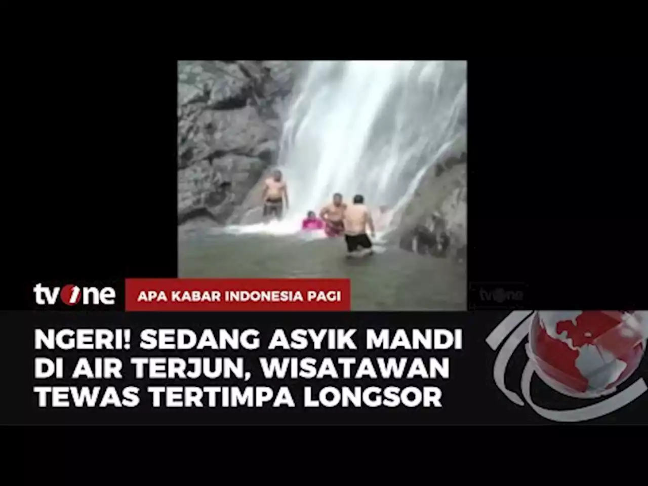 Detik-detik Wisatawan Tewas Tertimpa Longsoran Air Terjun Sedudo - tvOne