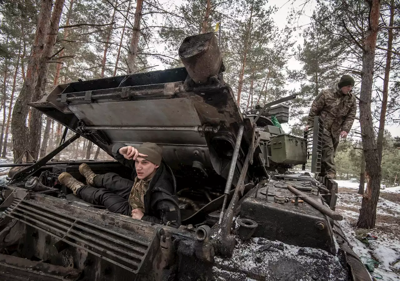 Nær fronten i Ukraina: Venter på stridsvogner fra Norge