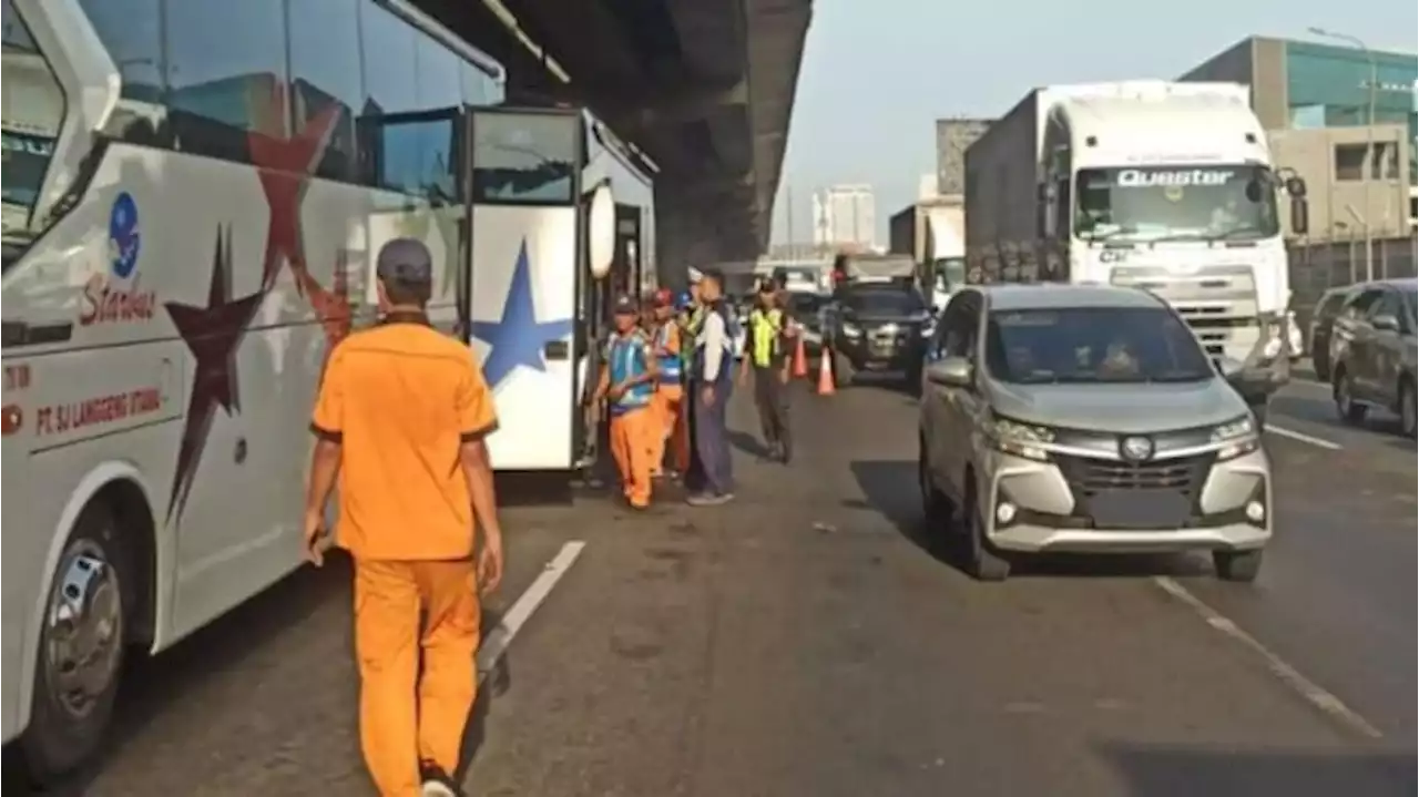 Bus Study Tour SMP Tangerang Kecelakaan Beruntun di Tol Japek, 10 Orang Luka