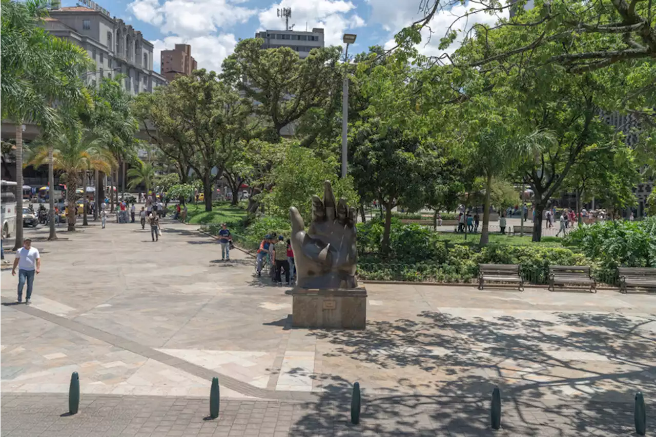 Maestro Botero está inconforme por cierre de plaza que lleva su nombre en Medellín