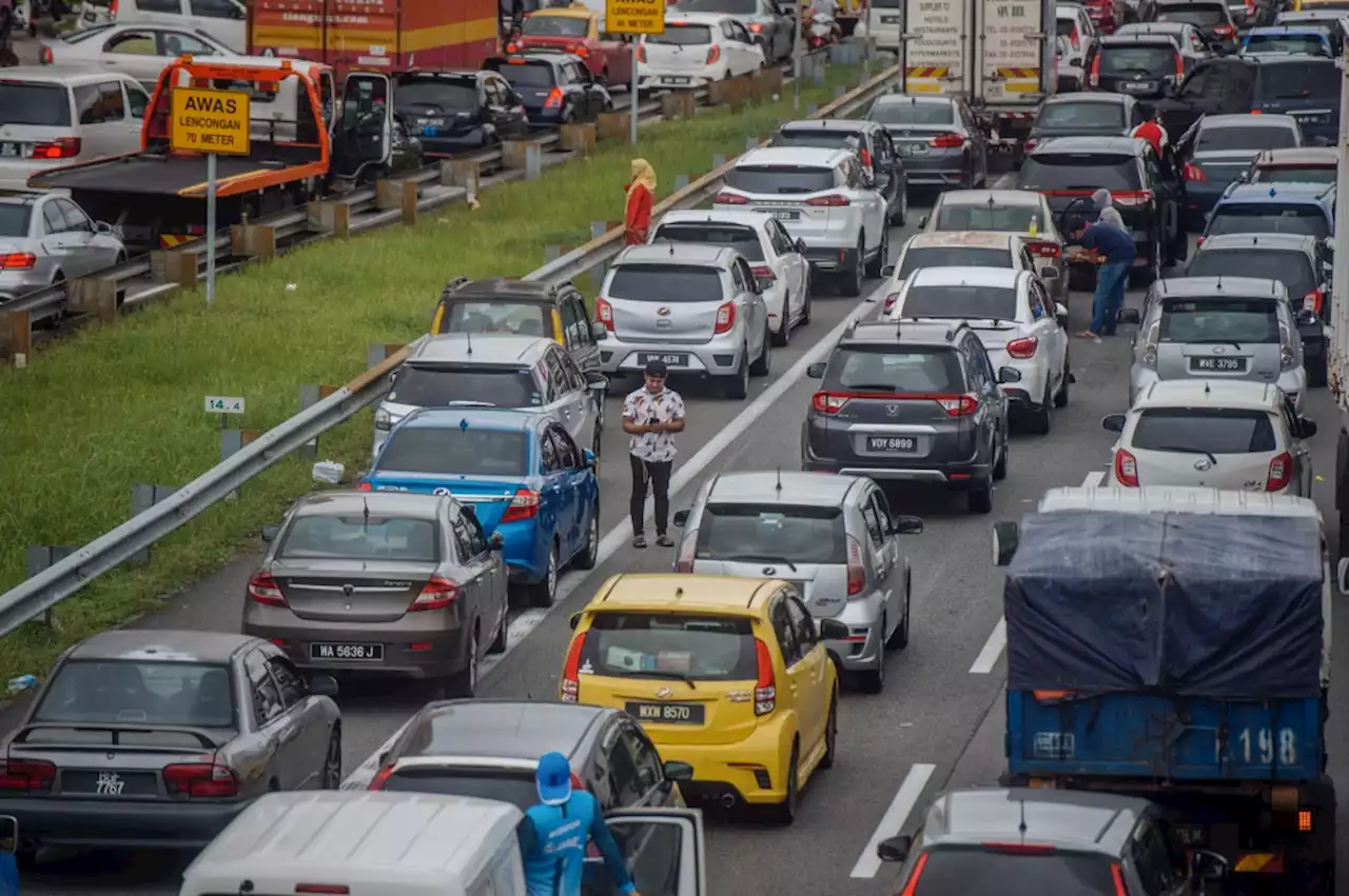 Study shows KL drivers lost 159 hours and RM1,023 in fuel to peak hour traffic, could have read 31 books instead