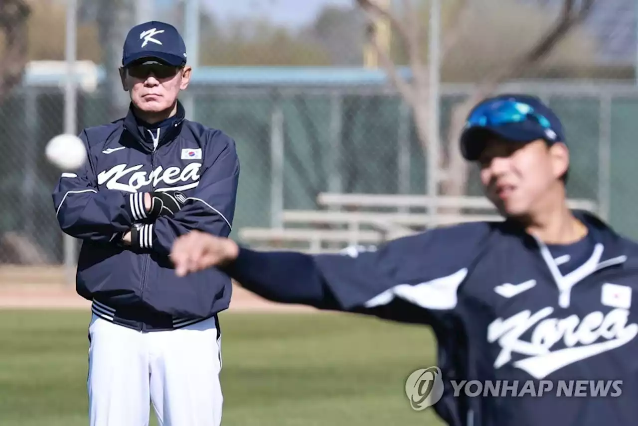 [WBC 캠프] 첫 훈련 이강철 감독 ''코리아' 박힌 옷 입으니 이제 실감' | 연합뉴스