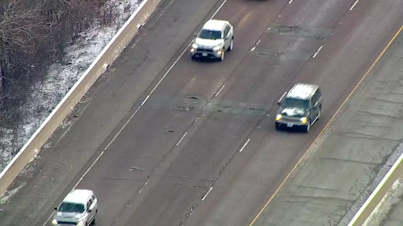 Potholes damage several cars along outbound Stevenson Expressway