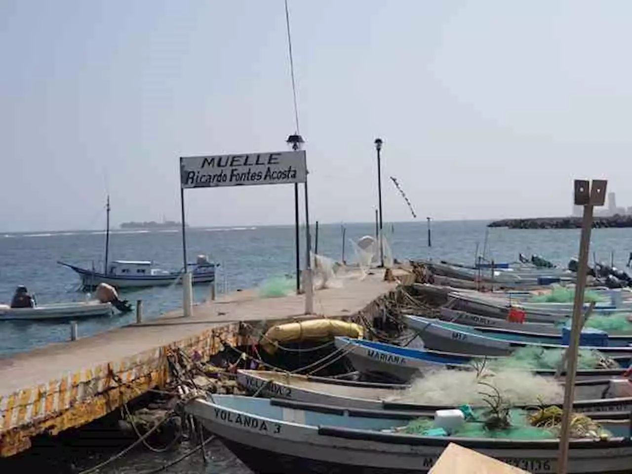 Rescatan a 3 pescadores que quedaron a la deriva el jueves, en Veracruz Puerto