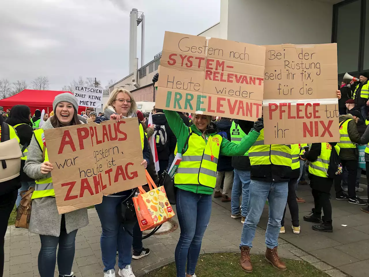 Müllabfuhr, Busse, Flughäfen: öffentlicher Dienst im Warnstreik