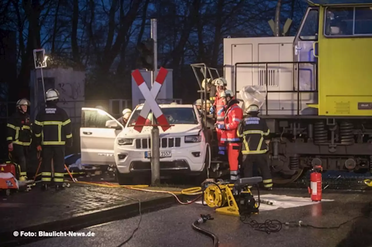 Jeep gegen Lok