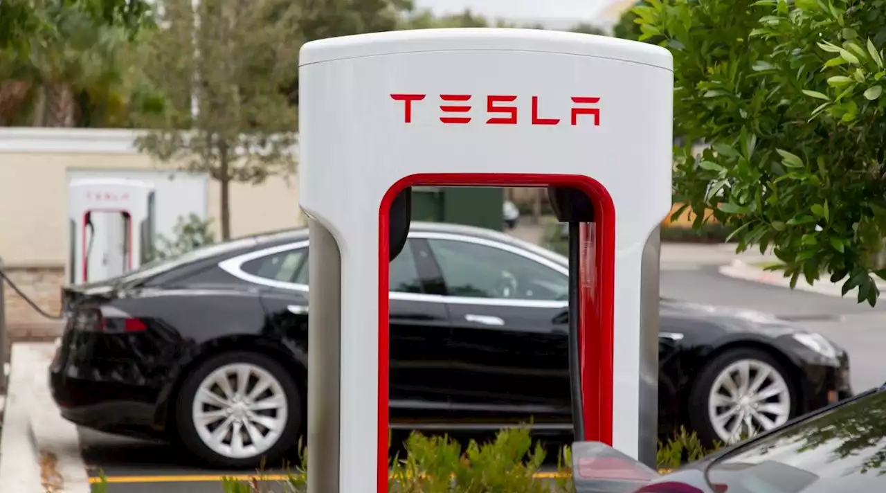 White House Reveals Details About National Network Of EV Chargers (Including Tesla Superchargers)