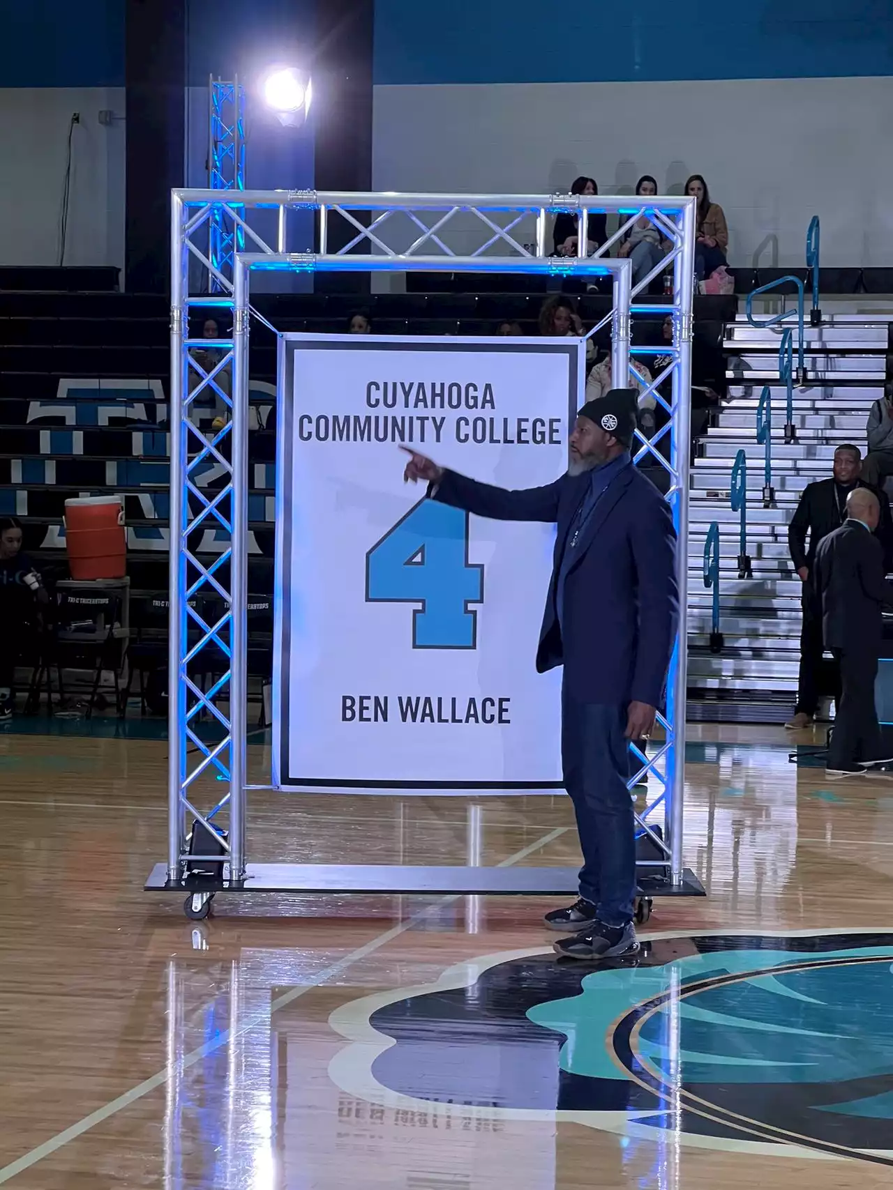 Former Cavalier Ben Wallace has No. 4 jersey retired by Cuyahoga Community College