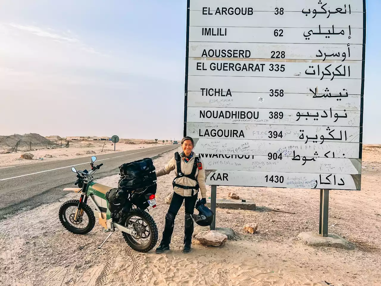 Hon blev först att korsa afrikanska kontinenten på elmotorcykel. Grymt jobbat Sinje!