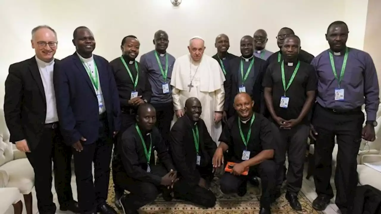 Pope: The world is headed toward the abyss if it won't end war