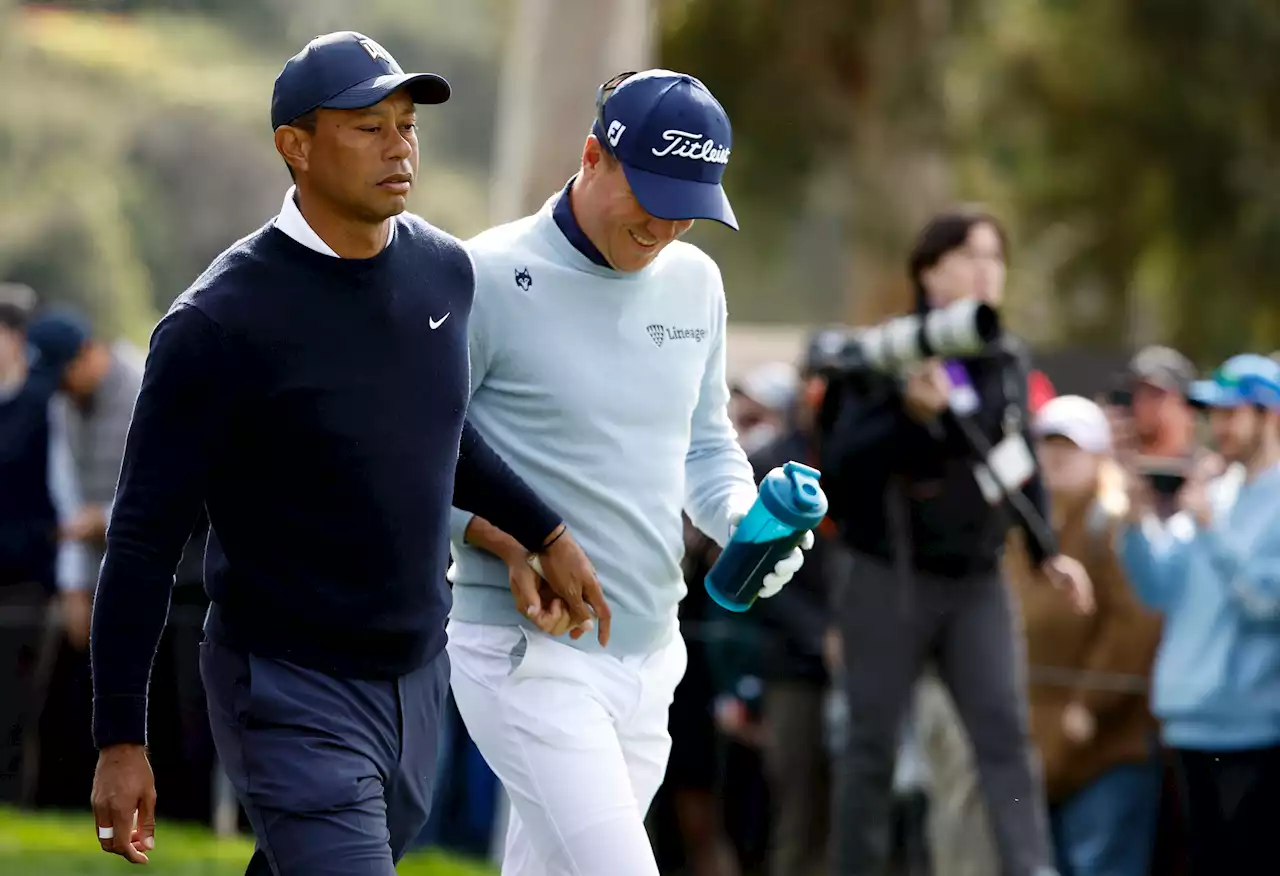 Tiger Woods Hands Tampon To Justin Thomas During Tournament And They Laugh