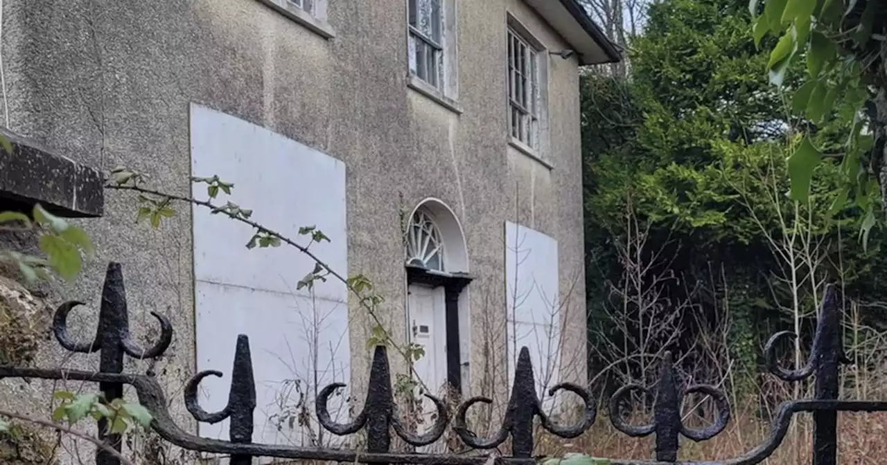 'We explored this abandoned Celtic Tiger house and it's like a 90s time capsule'