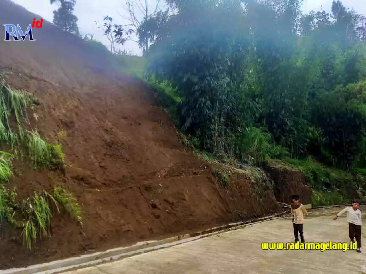 Tebing Longsor, Ancam Ladang Warga