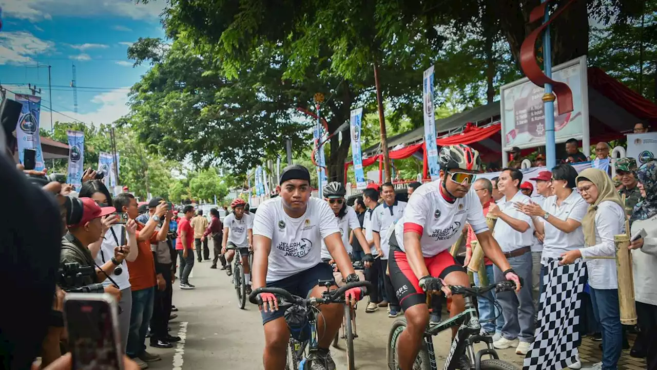 Hari Peduli Sampah Nasional 2023, Rombongan Pesepeda Bawa Pesan Penting dari Bali ke Jakarta