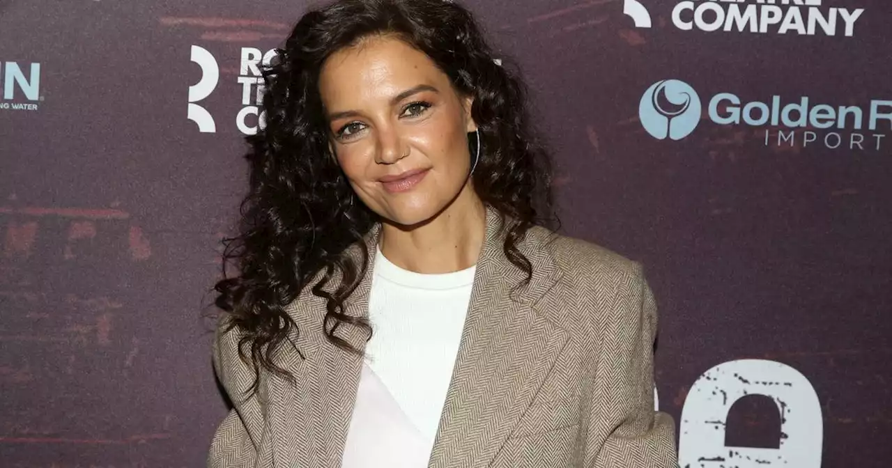 Katie Holmes cède à l'appel des cheveux bouclés