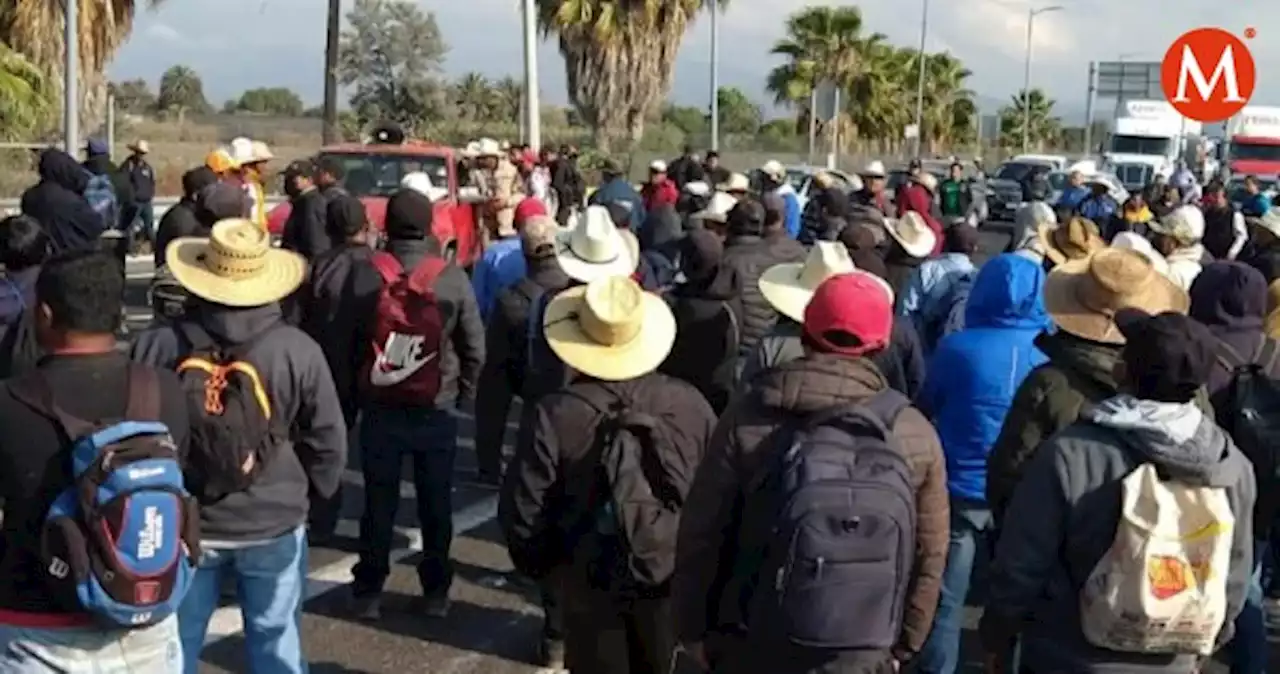 Cierran manifestantes supercarretera Cuacnopalan-Oaxaca