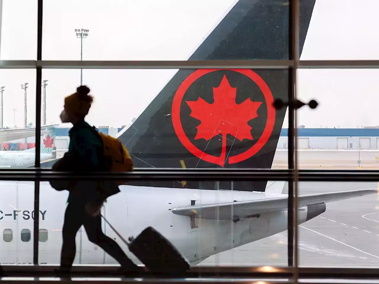 Air Canada shares drop after airline reports record revenue, but rising expenses