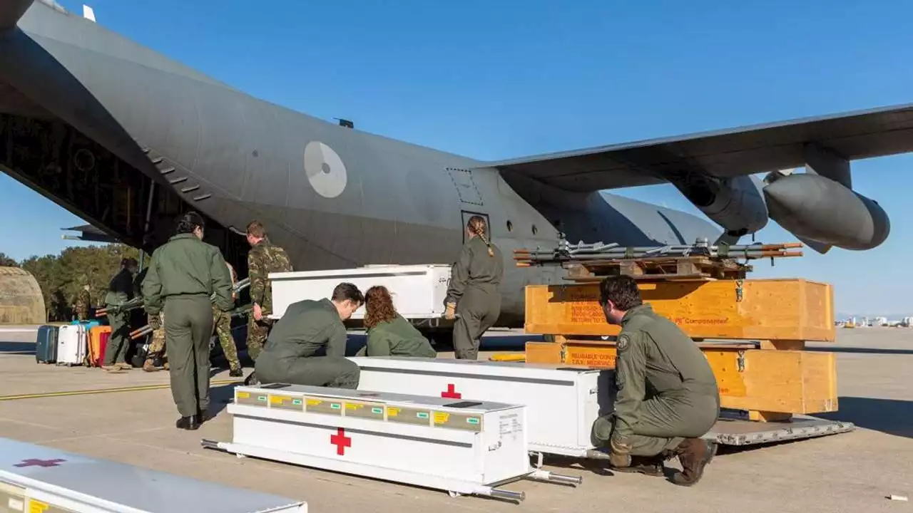 Ard vliegt met slachtoffers van de aardbeving naar ziekenhuizen in Turkije