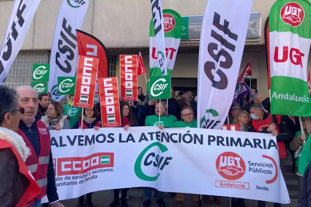 Los sanitarios exigen al Gobierno andaluz que retire la orden que permite privatizar la Atención Primaria