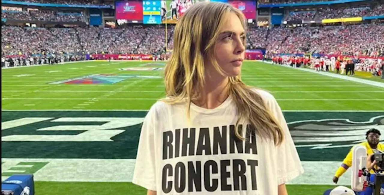 Origen de la camiseta que usó Cara Delevigne en el Super Bowl; encantó a muchas - Pulzo