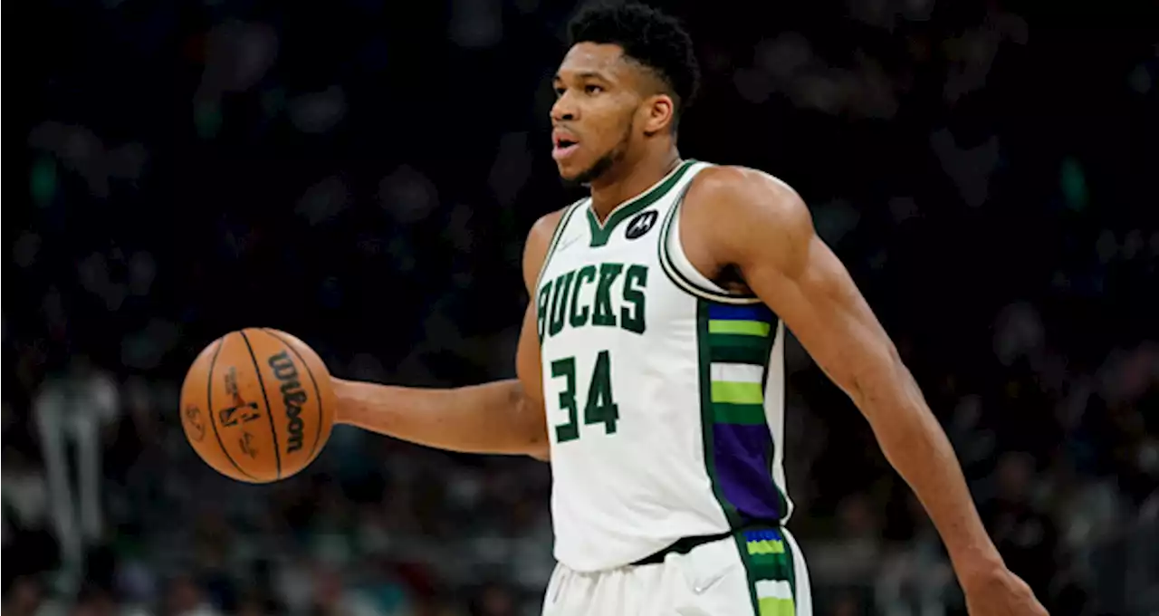 Giannis Antetokounmpo Leaves Game With Sprained Wrist, X-Rays Negative