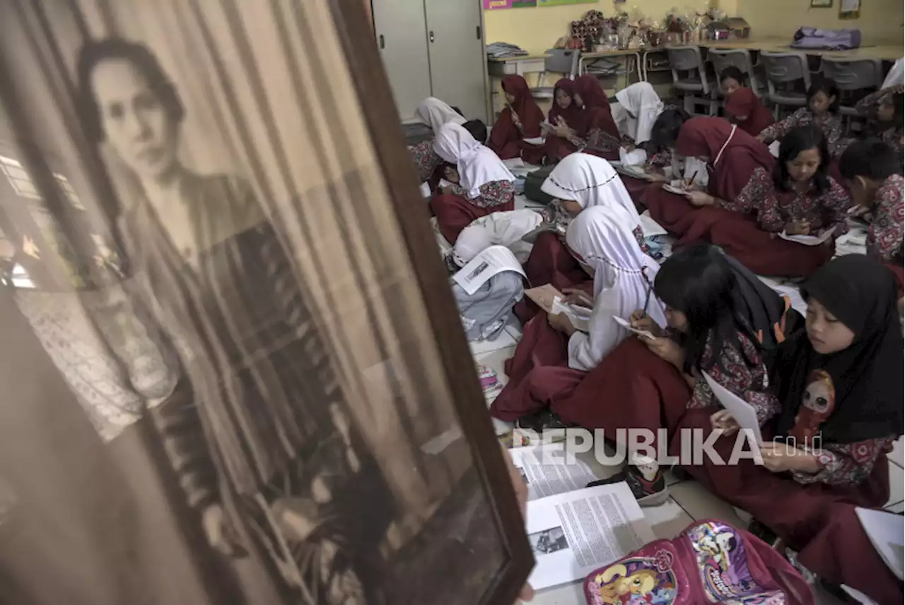 Mengenang Inggit Garnasih Lewat Goresan Surat Cinta |Republika Online