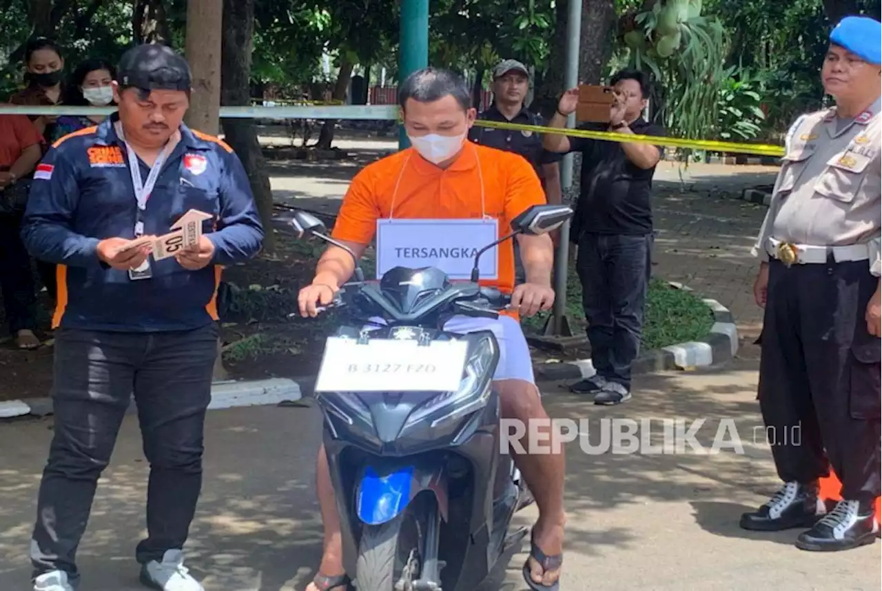 Usai Membunuh, Oknum Densus 88 Bersihkan Muka di Toilet Masjid |Republika Online