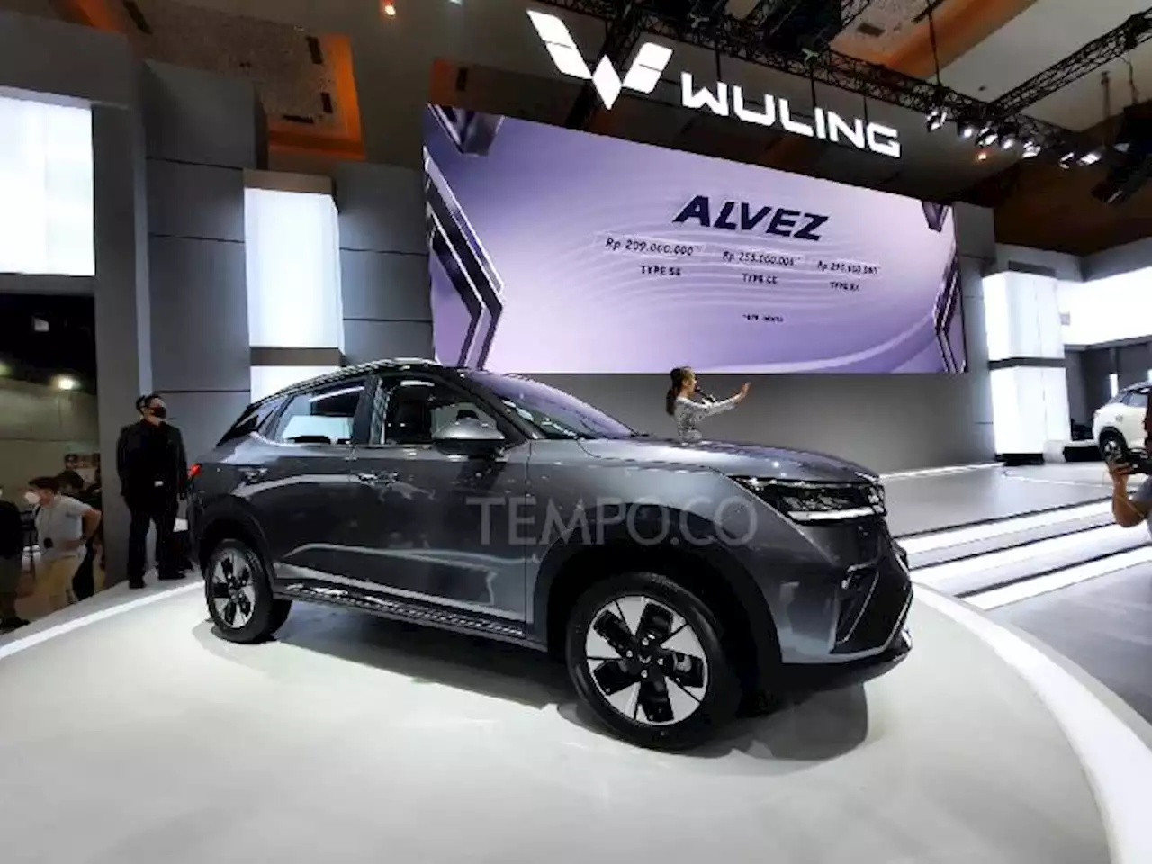 Harga Wuling Alvez Berpotensi Menggoyang Honda HR-V Cs