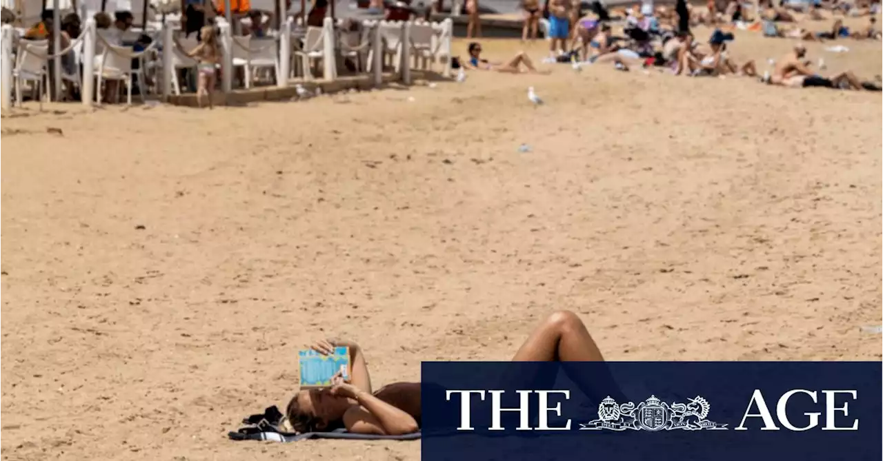 Melbourne tops 40 degrees, cool change on its way
