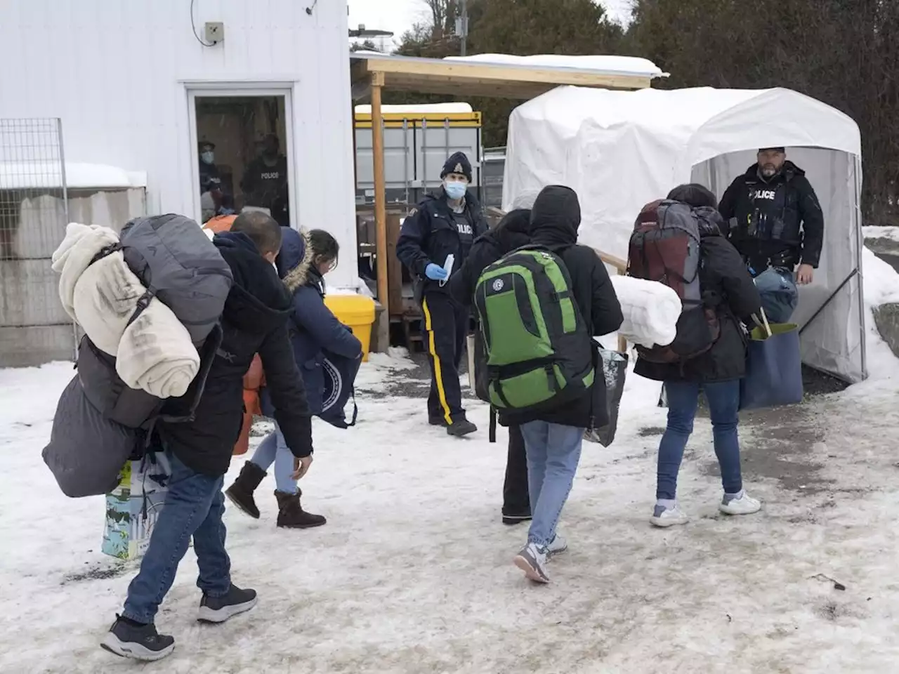 Niagara sees 'surge' in demand for services as Quebec migrants transferred to Ontario