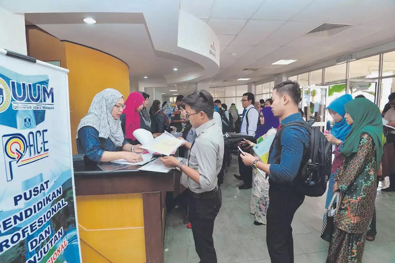 Segerakan pengajian percuma buat pelajar cemerlang