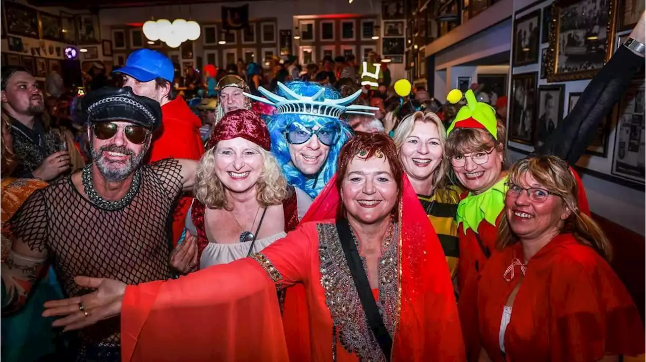 weiberfastnacht in der ständigen vertretung - die besten bilder