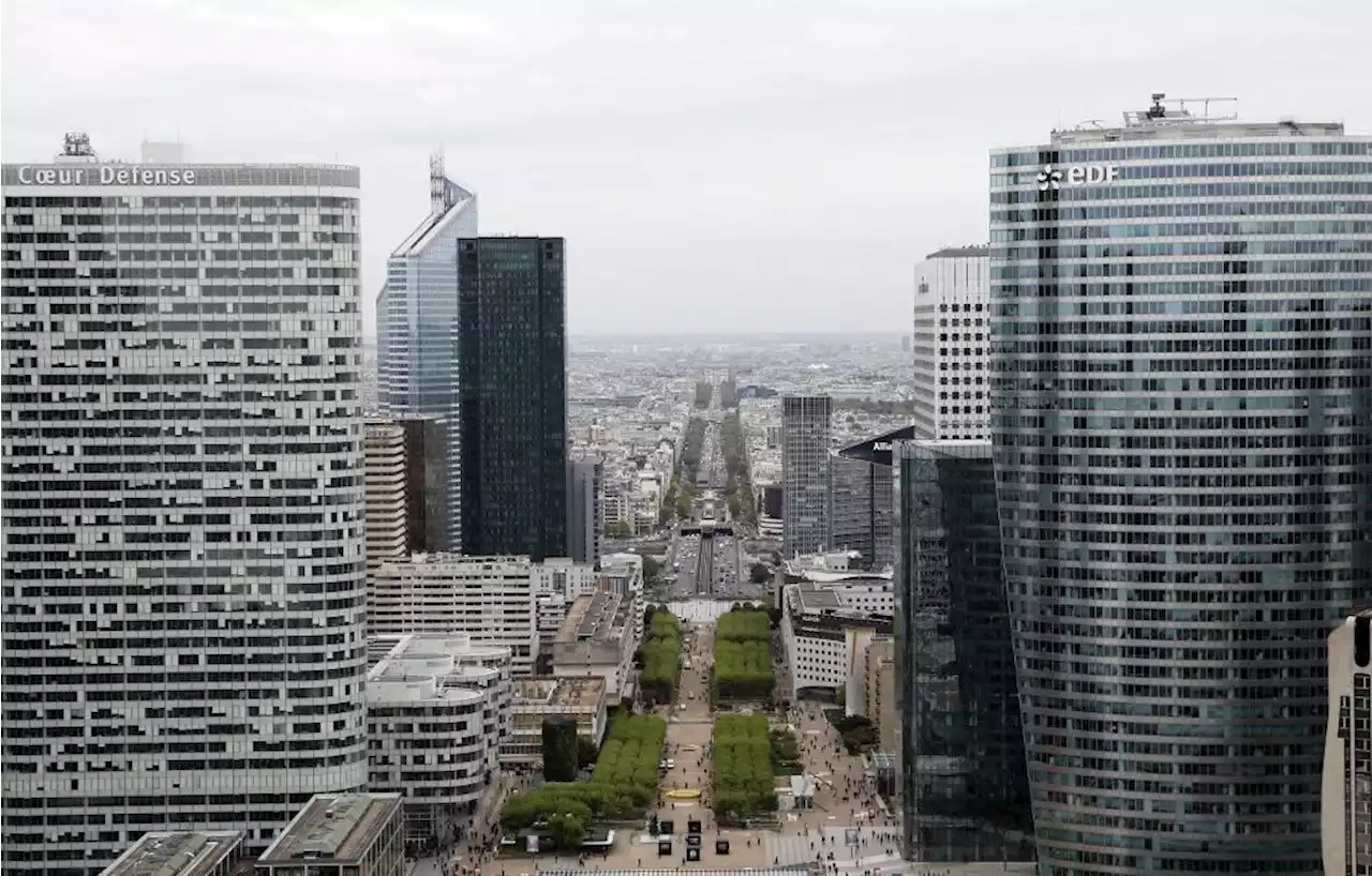 Opération de police en cours à La Défense après un possible suicide