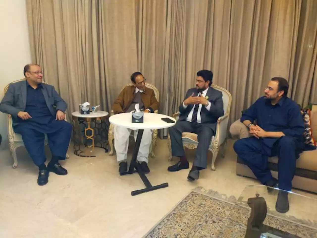 Political consensus indispensable to get country out of crisis: Shujaat