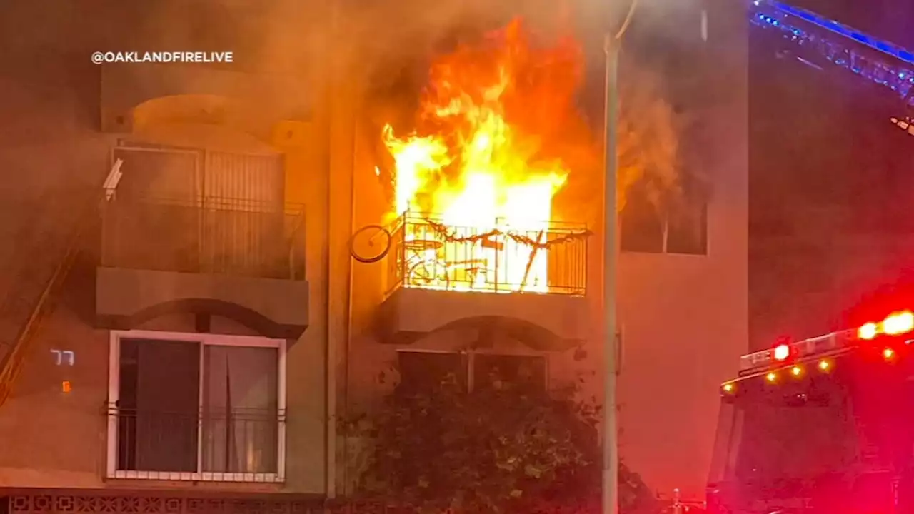 5 rescued from 3-alarm apartment fire in Oakland, firefighters say