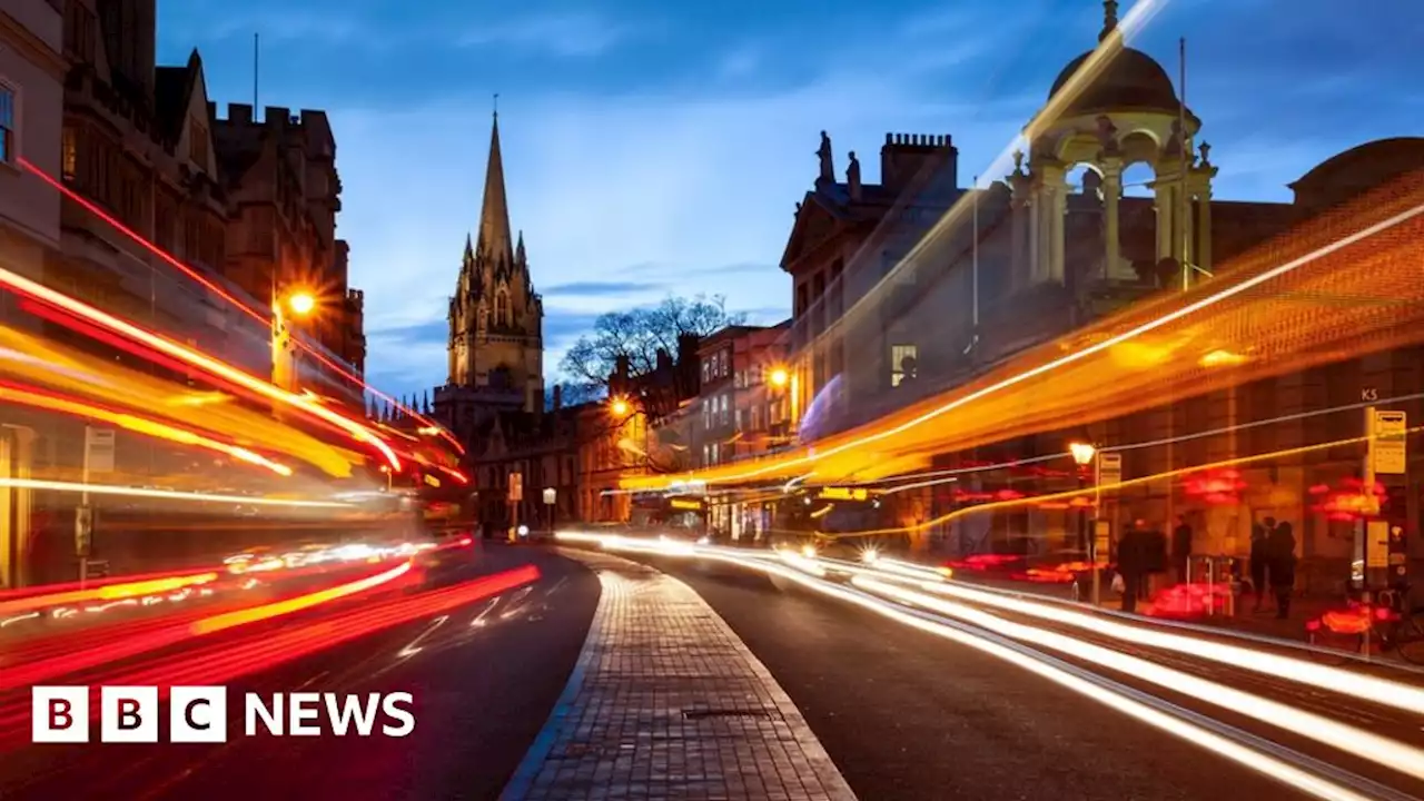 Oxford: Thousands join protest against traffic schemes