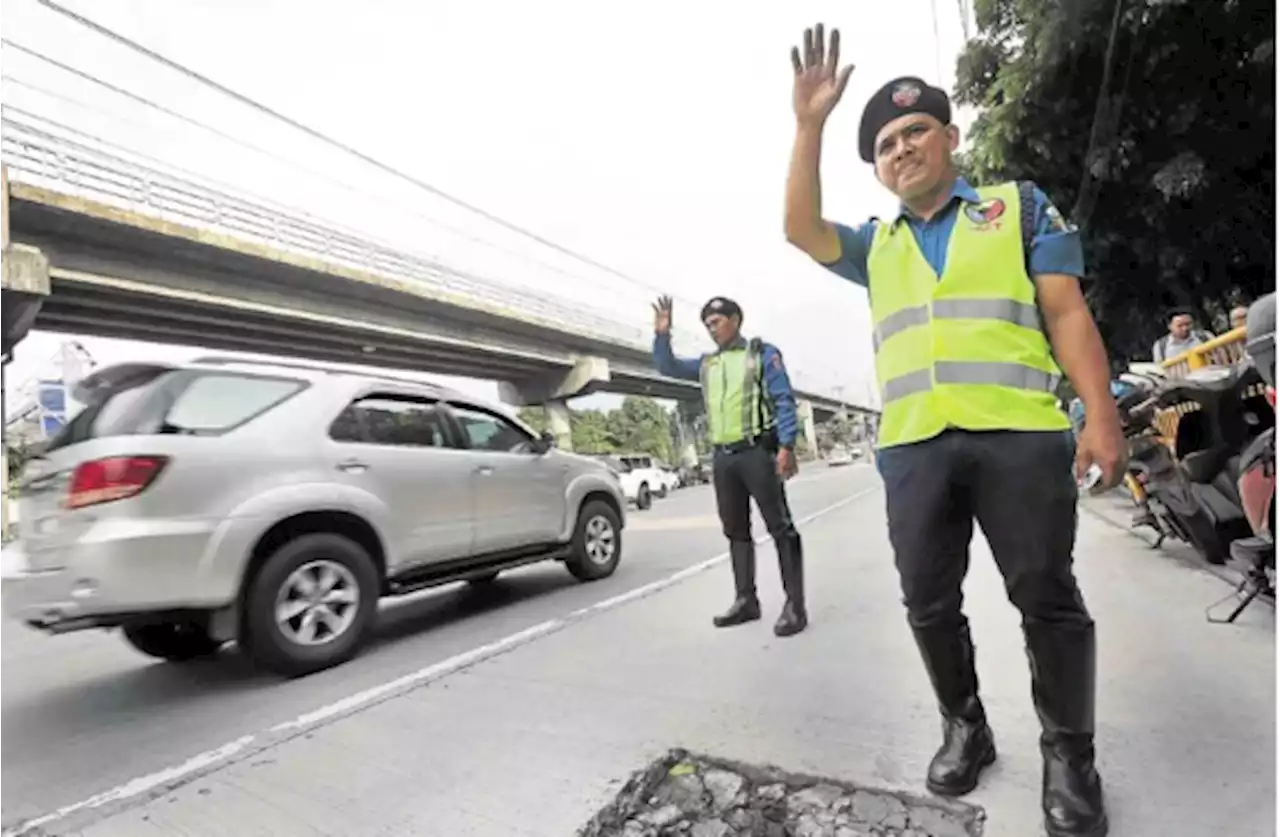 Bribing in the passenger seat? MMDA to probe Stephen Speaks selfie buy off