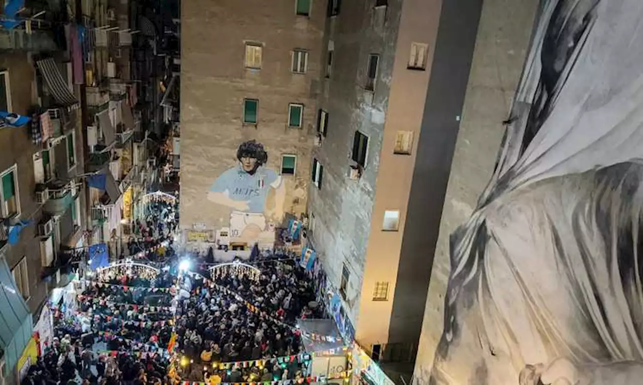 Napoli, rubato il quadro di Maradona