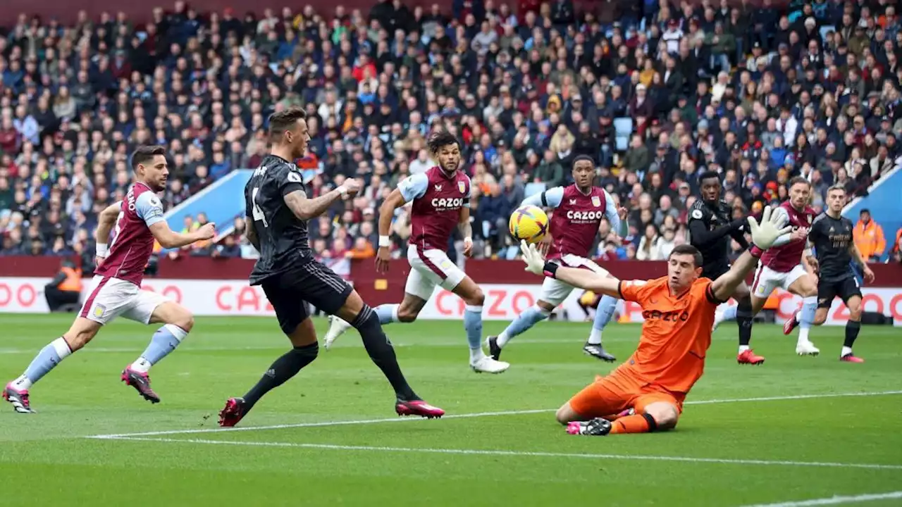 Vidéo : le terrible CSC d’Emiliano Martinez qui offre la victoire à Arsenal