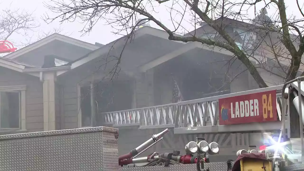 22 firefighters hurt, 3 critically in Staten Island fire