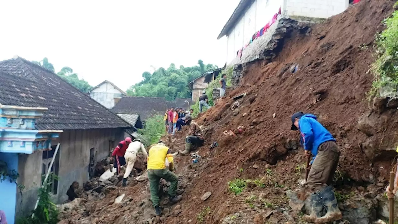 Satu Keluarga di Magetan Nyaris Jadi Korban Longsor