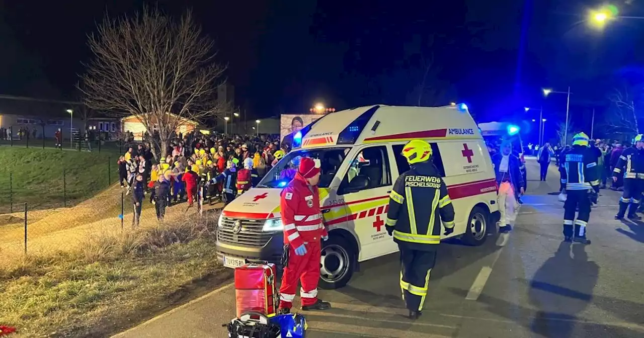 Faschingsumzug: 15 Verletzte bei Unglück im Bezirk Baden