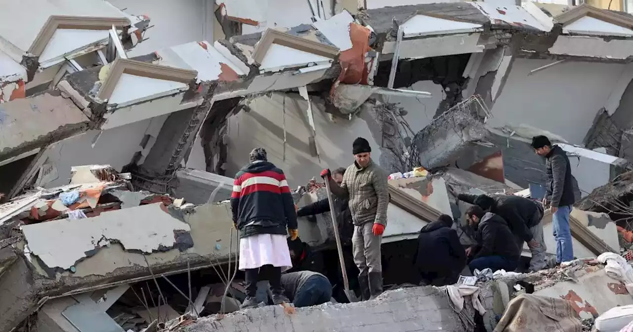 “Beber mi orina me salvó”: la historia de un hombre que sobrevivió al terremoto de Turquía