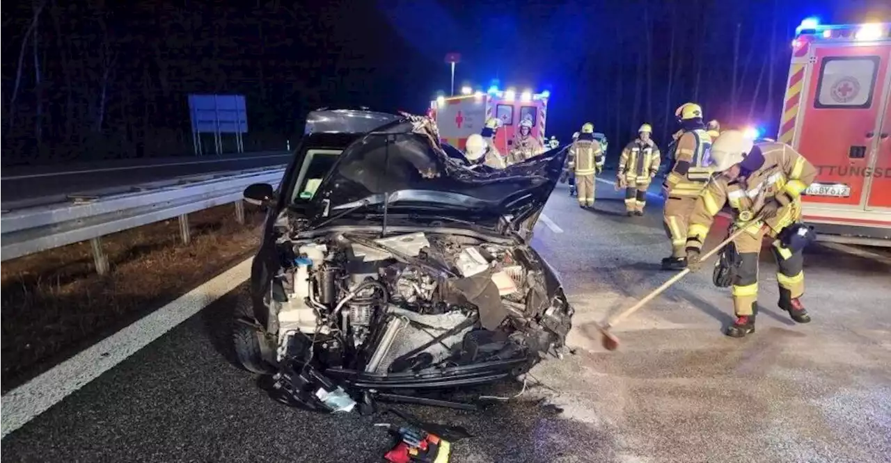 Lkw überholt auf A93 Auto, löst Kette von Unfällen aus - und fährt einfach weiter